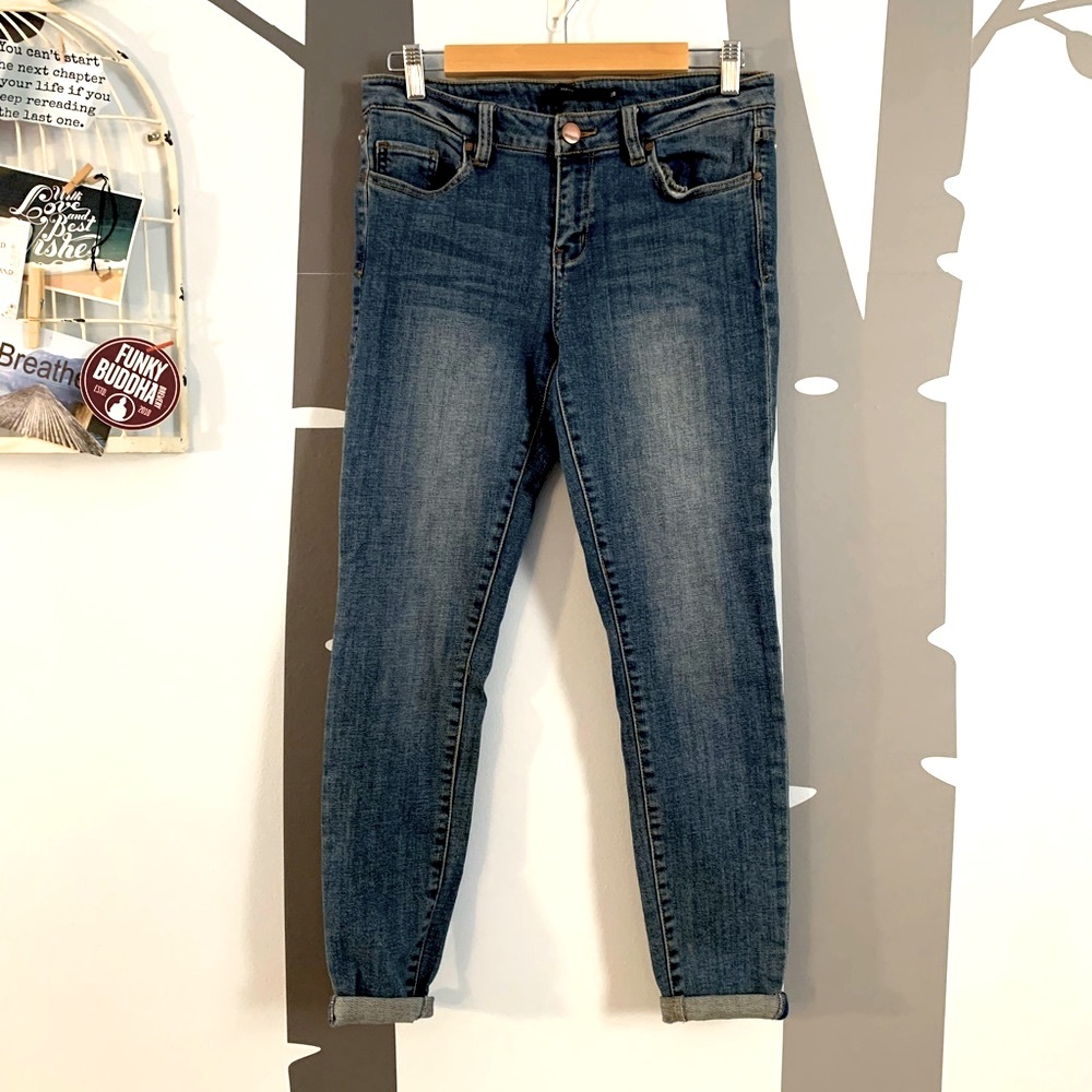 Harper Skinny Leg Jeans. Medium Wash. Size 28 (4)